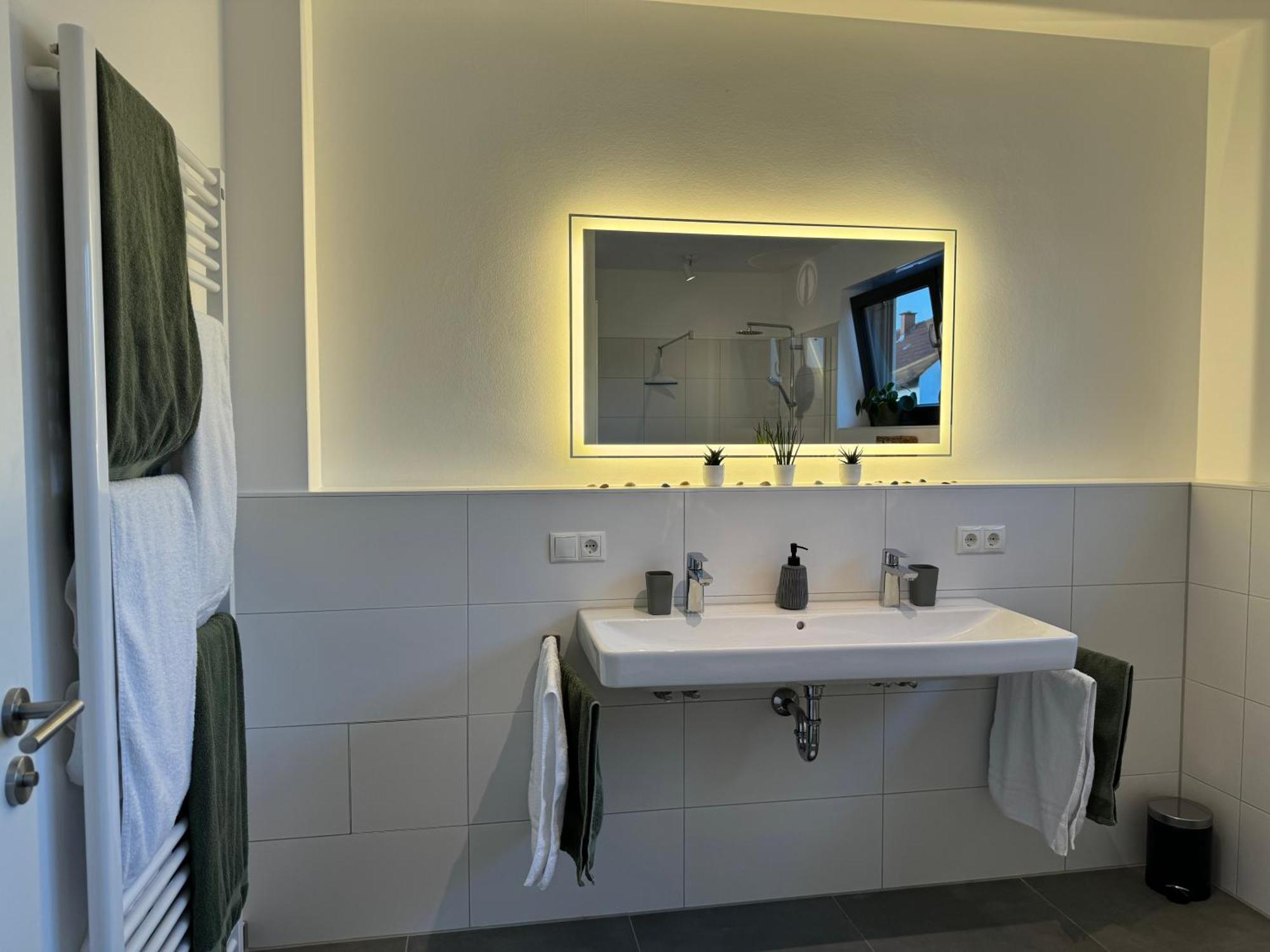 Moderne Ferienwohnung Mit Terrasse, Grill & Privatparkplatz Venningen Dış mekan fotoğraf